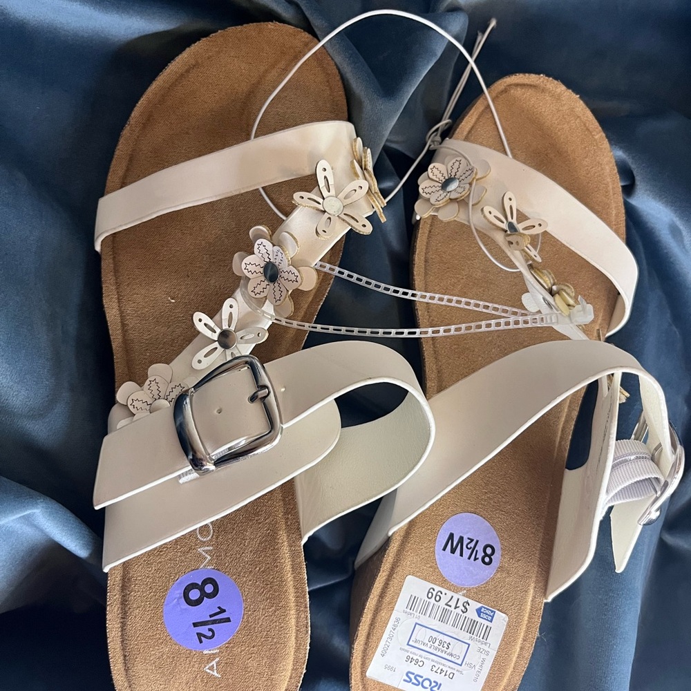Elegant Cream Sandals with Floral Accents